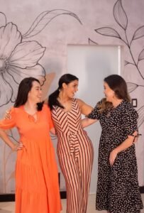 Com o intuito de disseminar informações sobre violência domestica e relacionamento abusivo. Além da produção conteúdos digitais e roda de conversa para promover a discussão sobre o tema, foram selecionadas mulheres para uma tarde de beleza com o intuito de promover o bem estar e resgate da autoestima.